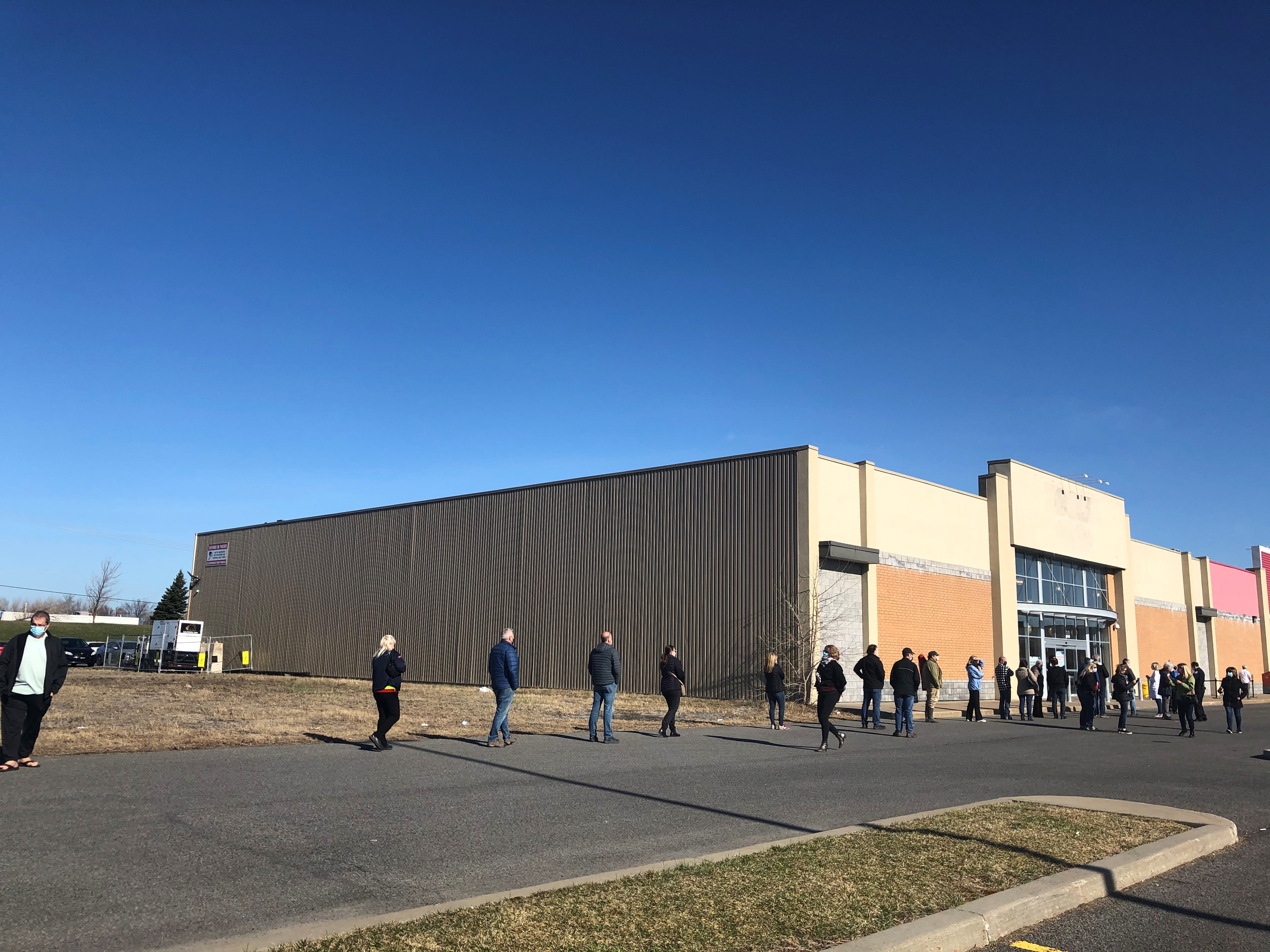 La vaccination sans rendez-vous populaire à Candiac et Valleyfield