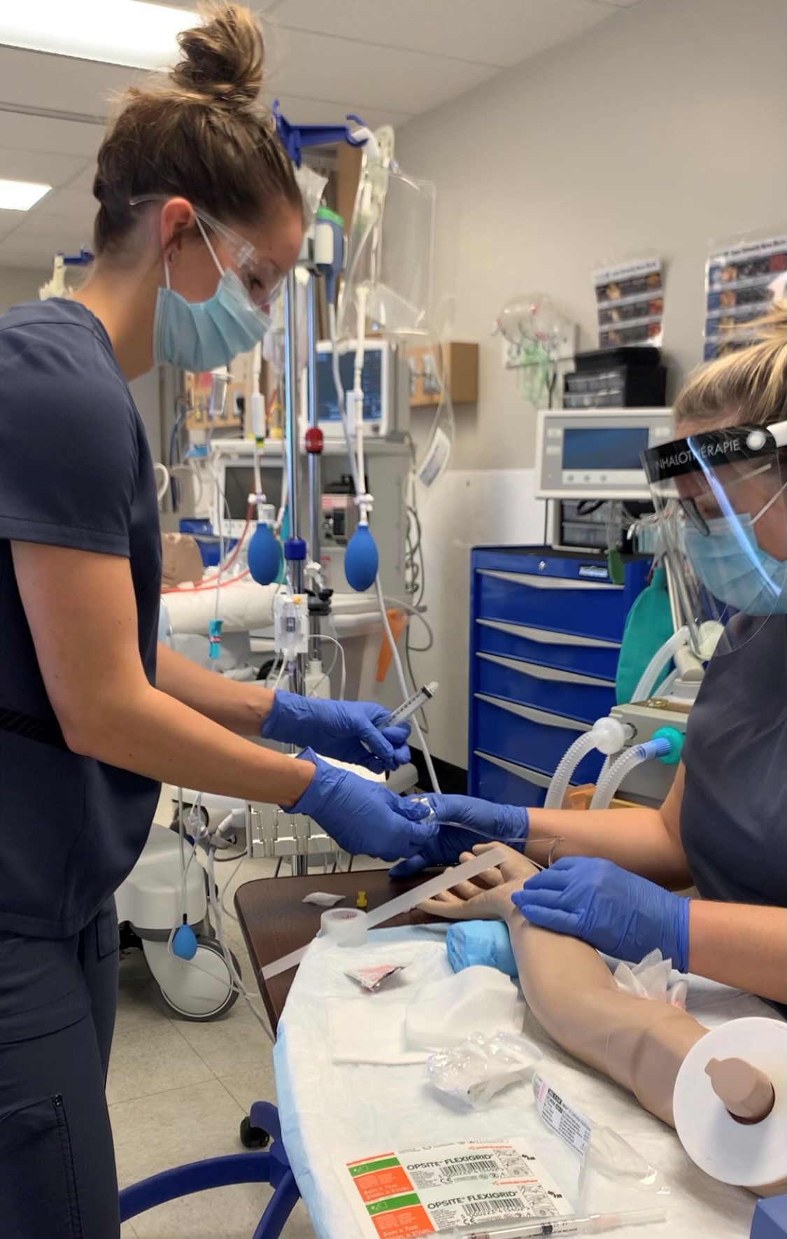 Stagiaires pendant la pandémie : une expérience formatrice pour trois étudiantes