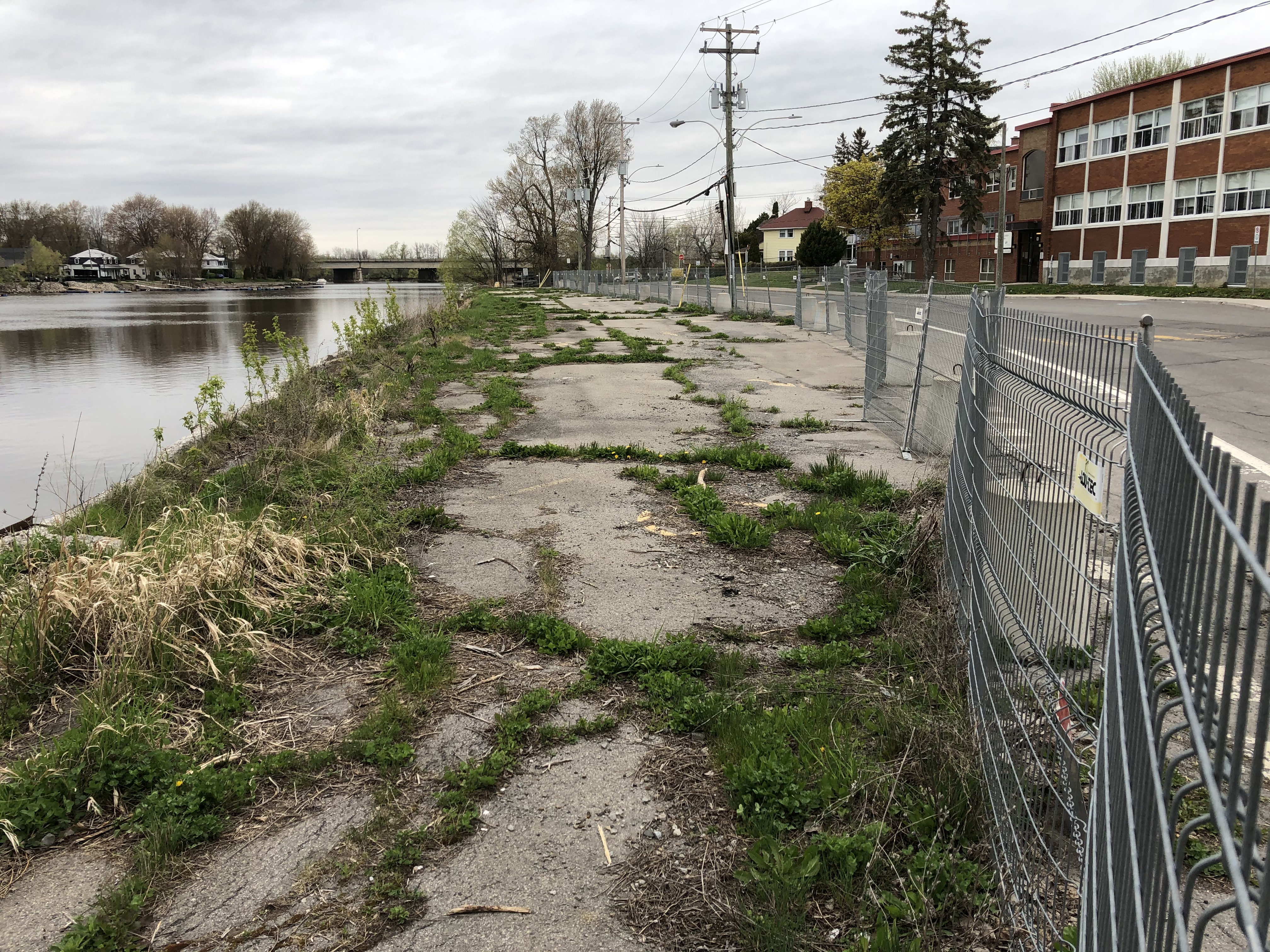 Le stationnement de l’école de la Rive sera reconstruit