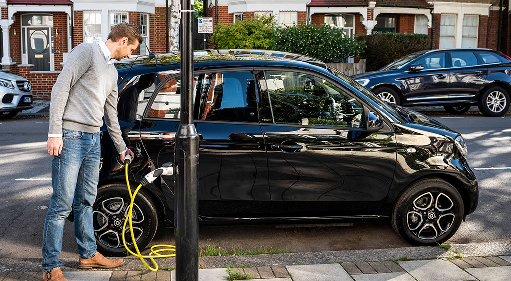 Des bornes de recharge dans les lampadaires