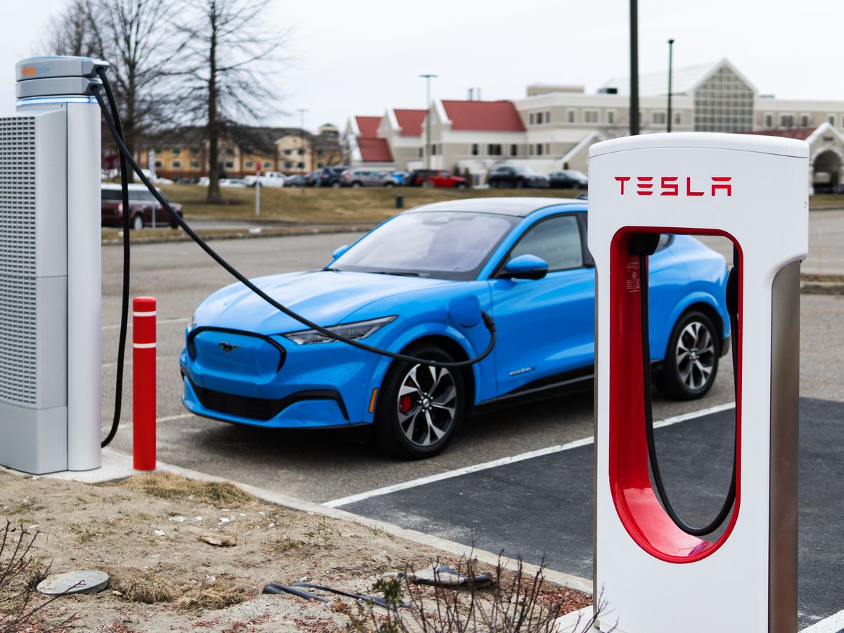 Ford va avoir accès aux 12 000 bornes de recharge Tesla