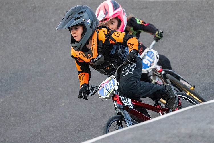 Rumeur: Mark Zuckerberg va changer le nom et l’image de marque de Facebook