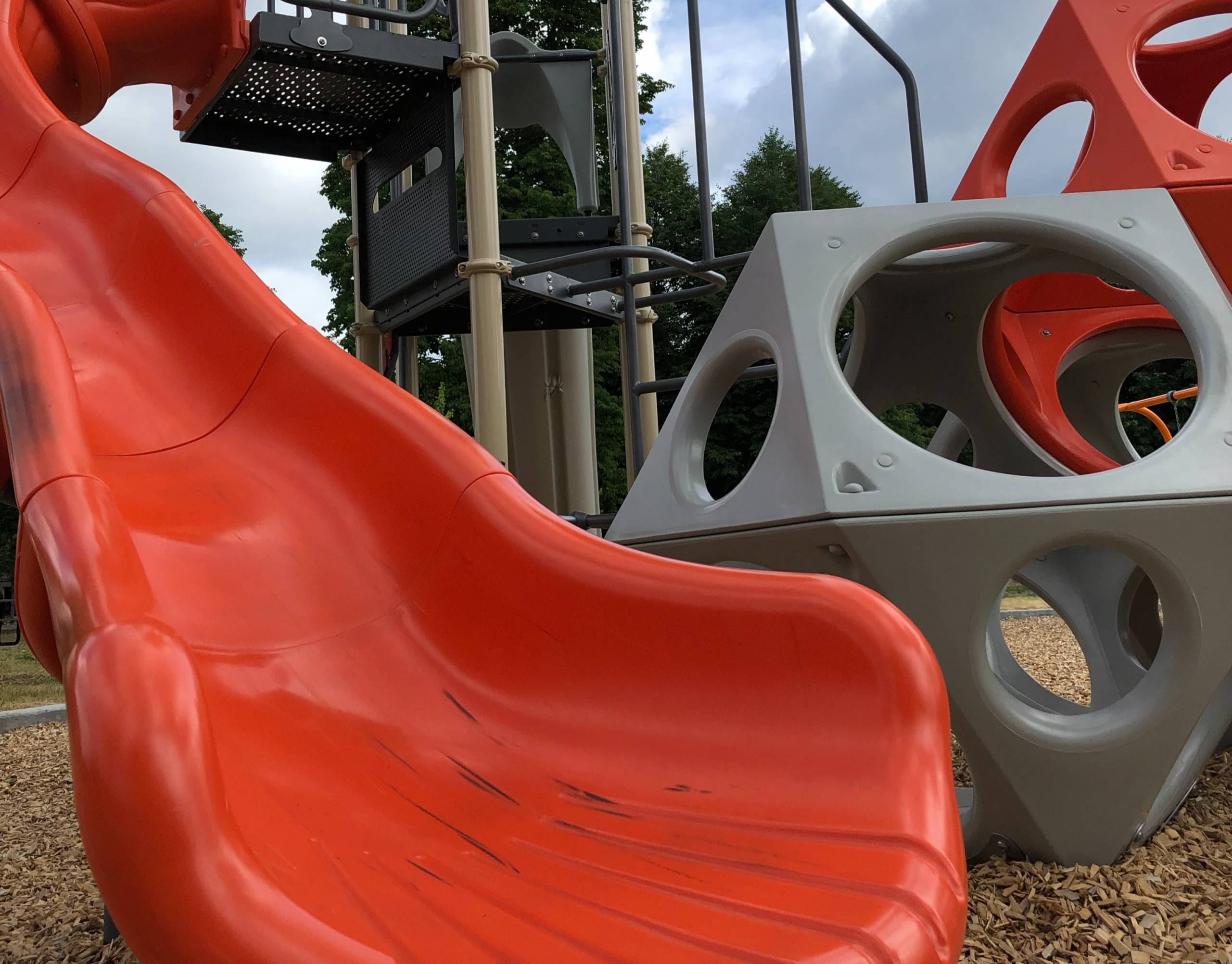 Des autocollants personnalisés en combinant des emojis sur iPhone