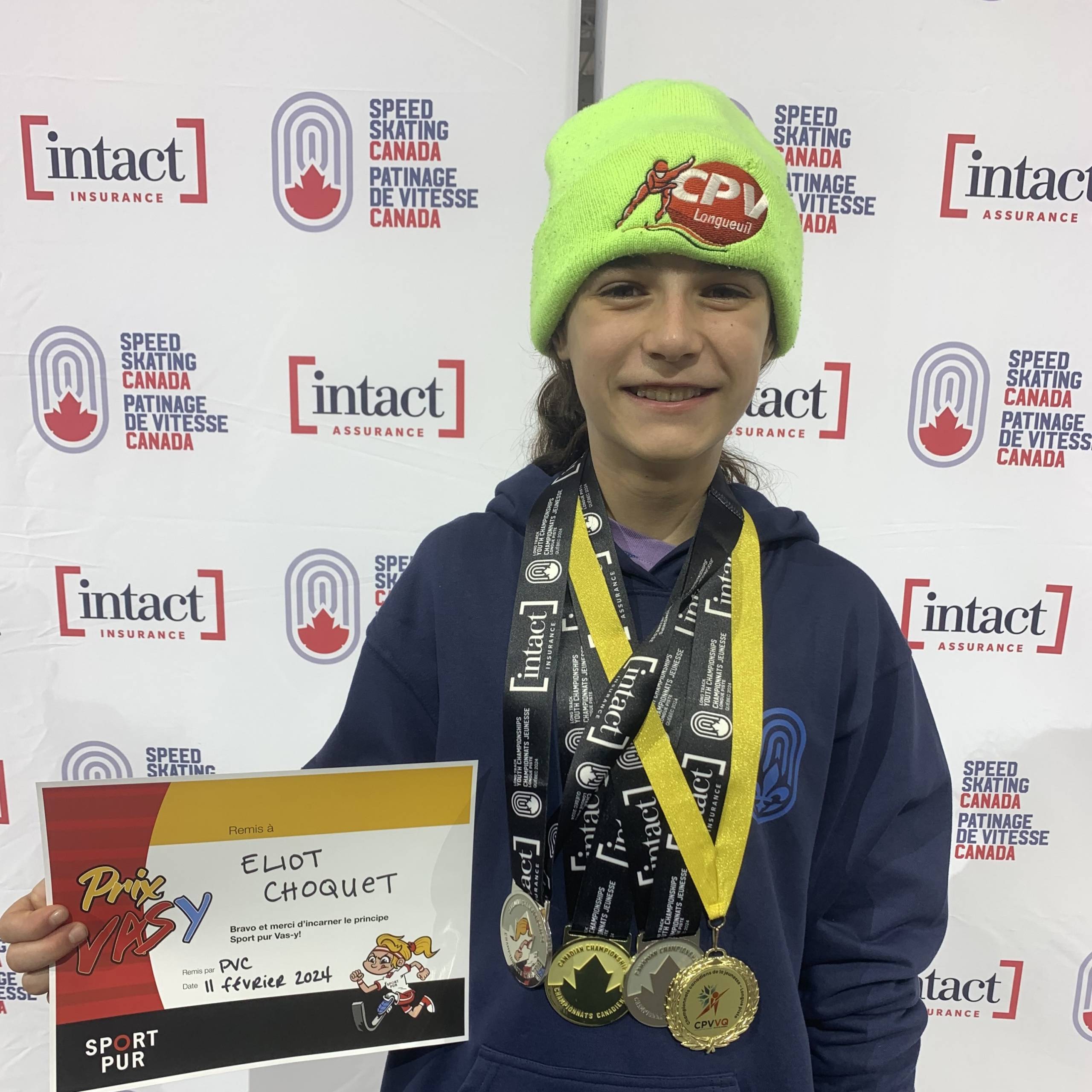 Il attend patiemment son burger