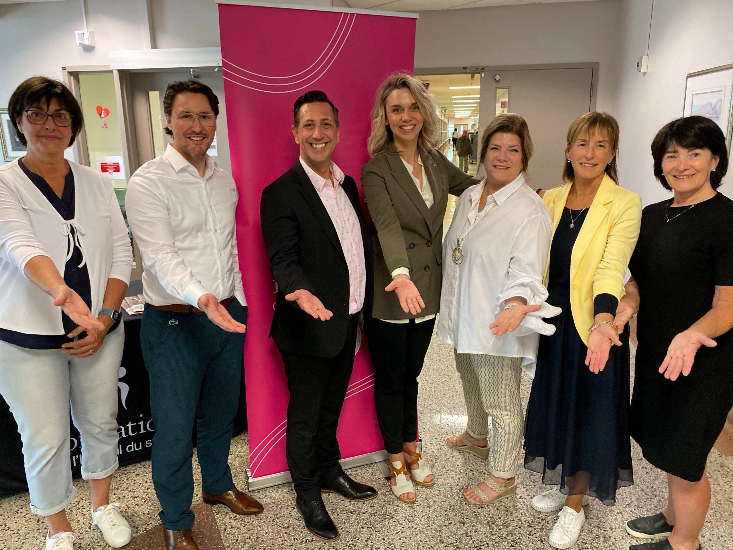 Le Goldendoodle aboie en murmurant