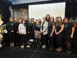 Dépendant à dialoguer avec les jeunes