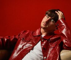 Fredz soulève le Pavillon de l’île