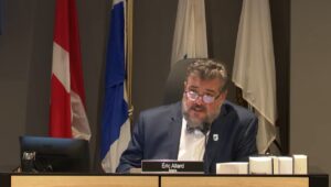 Châteauguay : le conseil municipal perturbé par les cols bleus