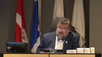 Châteauguay : le conseil municipal perturbé par les cols bleus