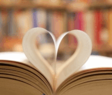 Deux bibliothèques mieux garnies