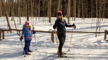 Randonnée, patinage et hockey : bouger durant les vacances des Fêtes