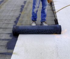 Conseils couvreur : bien entretenir son toit plat