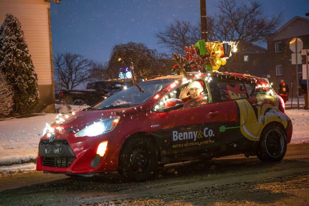 Les restaurants Benny&Co. de la région participent à diverses activités, dont la Parade de Noël à Saint-Constant, La Grande journée des petits entrepreneurs du Club Richelieu à La Prairie et l’Échelle-O-Thon à Pincourt. (Photos : gracieuseté Benny&Co.)