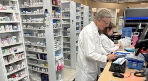 50 ans à la même pharmacie: travailler à 85 ans