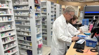 50 ans à la même pharmacie: travailler à 85 ans