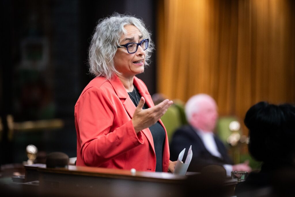 Pensions de vieillesse: la députée DeBellefeuille revient à la charge