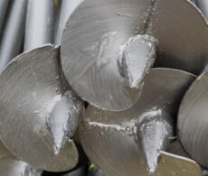 Comment évaluer le juste prix des pieux vissés pour votre projet