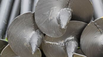 Comment évaluer le juste prix des pieux vissés pour votre projet
