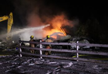 Voitures, bateaux et animaux dans un garage en flammes à Beauharnois