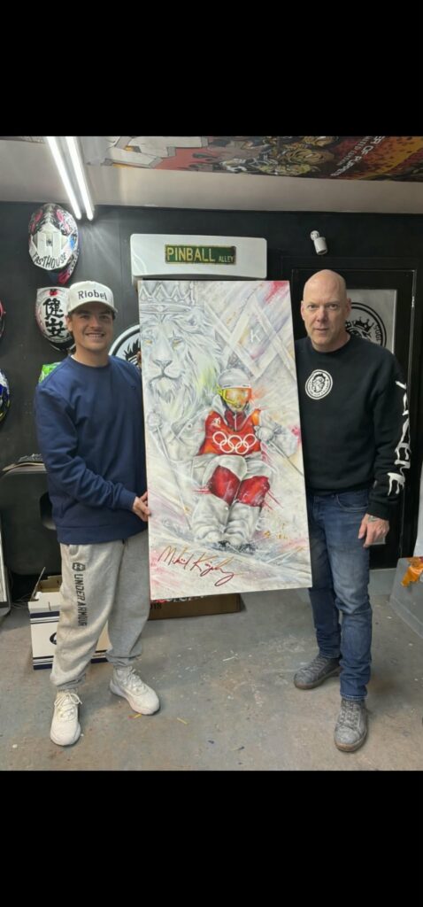 Michael Cayer a offert une toile à Mikaël Kingsbury cette année. (Photo : gracieuseté)