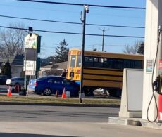 Mercier : un véhicule emboutit un autobus scolaire