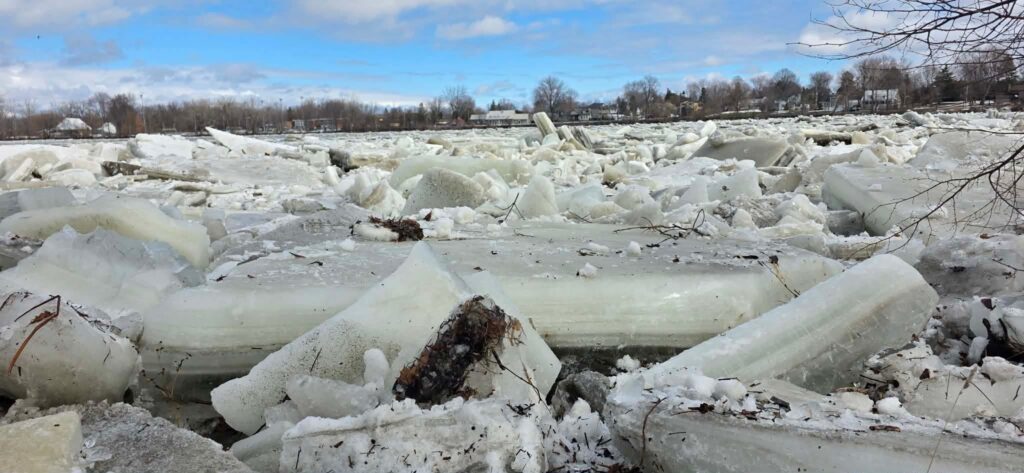 La rivière Châteauguay déborde