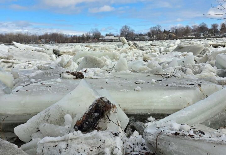 La rivière Châteauguay déborde