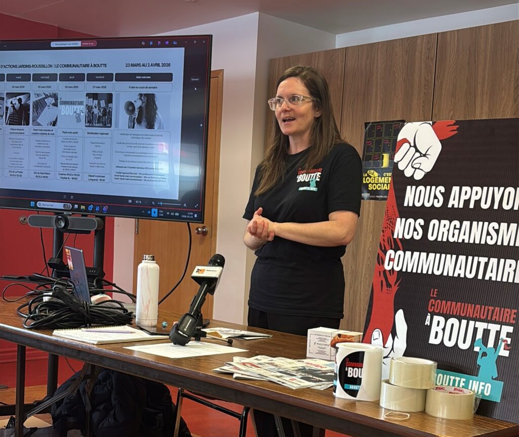 Virginie Bernier de la CDC Roussillon au lancement des jours de grève du milieu communautaire.