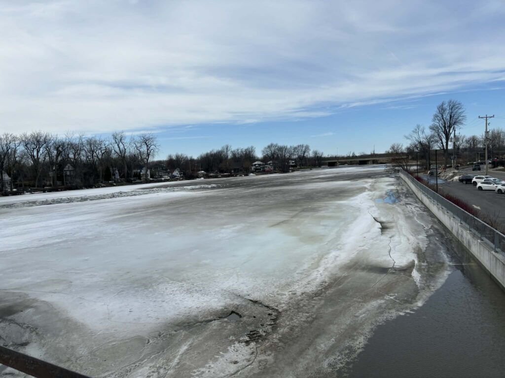 rivière Châteauguay glacée