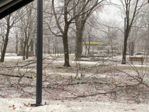 Situation «potentiellement critique» de pluie verglaçante attendue