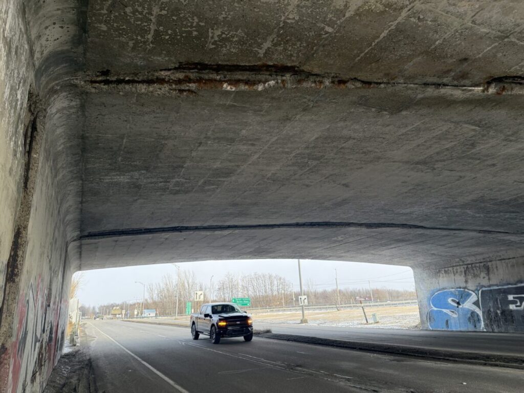 viaduc en mauvais état à Kahnawake