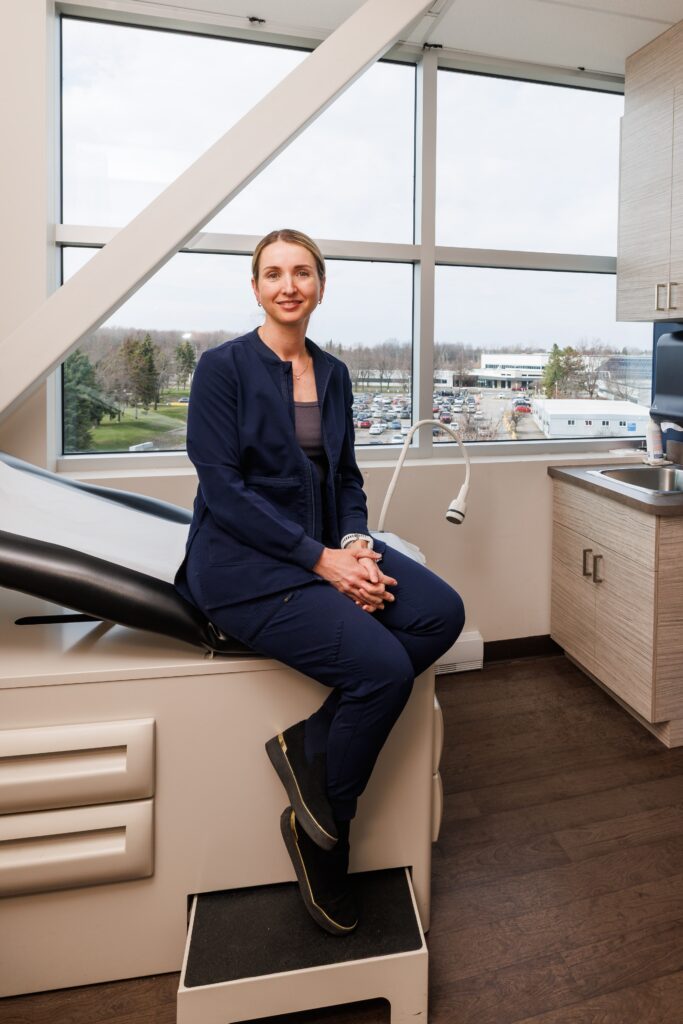 Dre Olivia Marra dans la clinique à Châteauguay