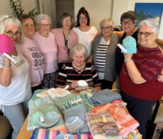 Les Tricopines : 485 bonnets et 22 couvertures pour les poupons