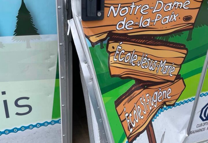 Un vélo, un sourire : remorque défoncée et bicyclettes volées