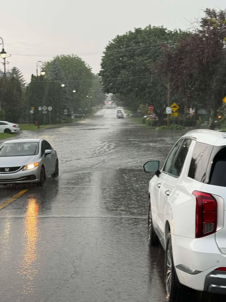 Rue inondée à Châteauguay