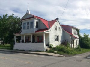 Démolition d’une maison à Saint-Urbain-Premier : les maires tranchent