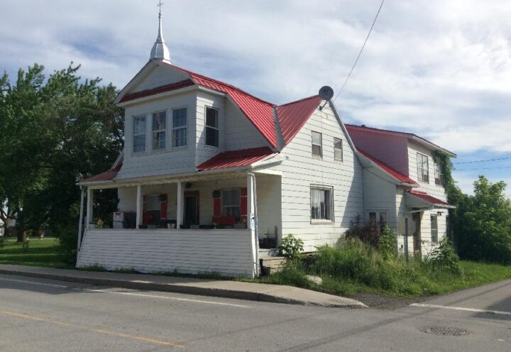 Démolition d’une maison à Saint-Urbain-Premier : les maires tranchent